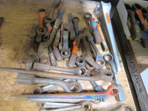 MISC. SPUD WRENCHES. LOADING & HANDLING FEE $5-4014